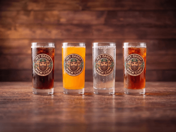 Softdrinks im Glas im Pub&Go